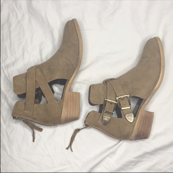 Steve Madden “CLinge” boots in tan - Picture 5 of 8
